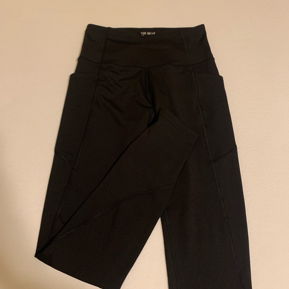 BRAND NEW WORKOUT LEGGINGS NEVER WORN